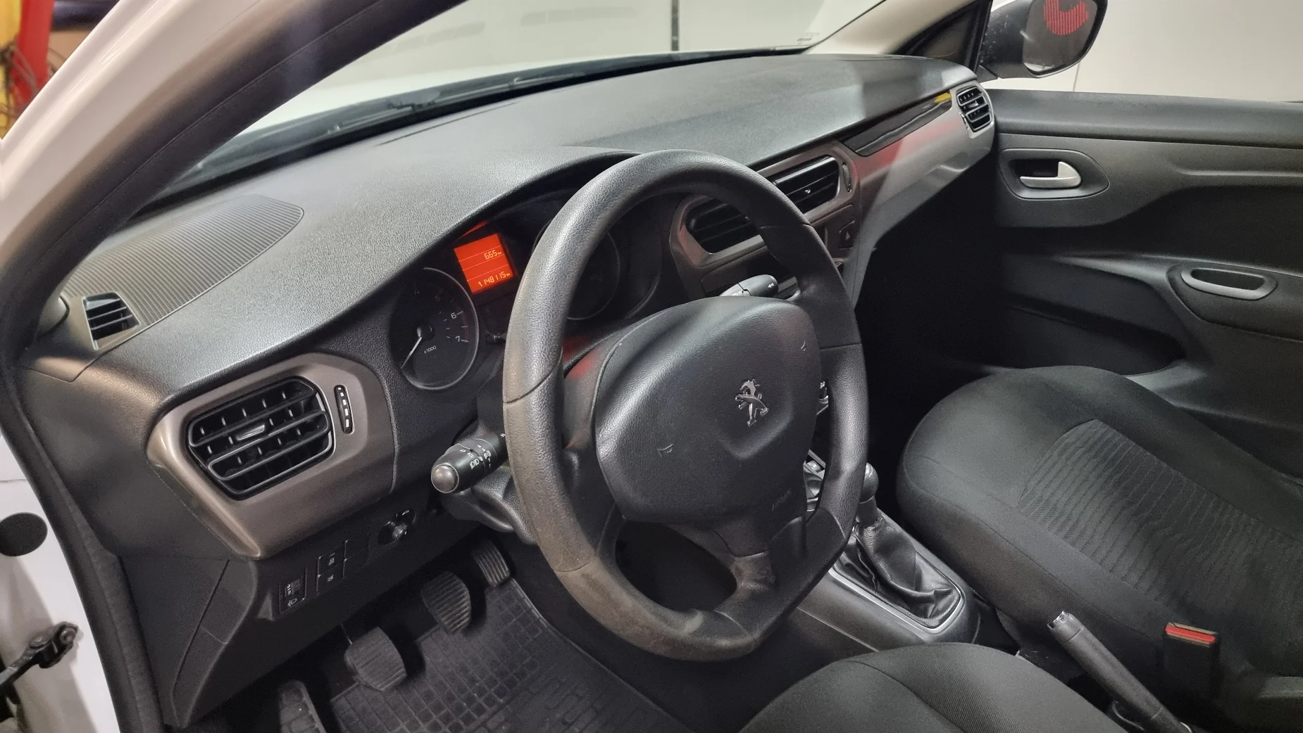Peugeot 301 photo